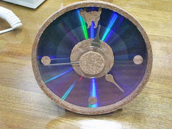 CDとコルクで時計作りました。